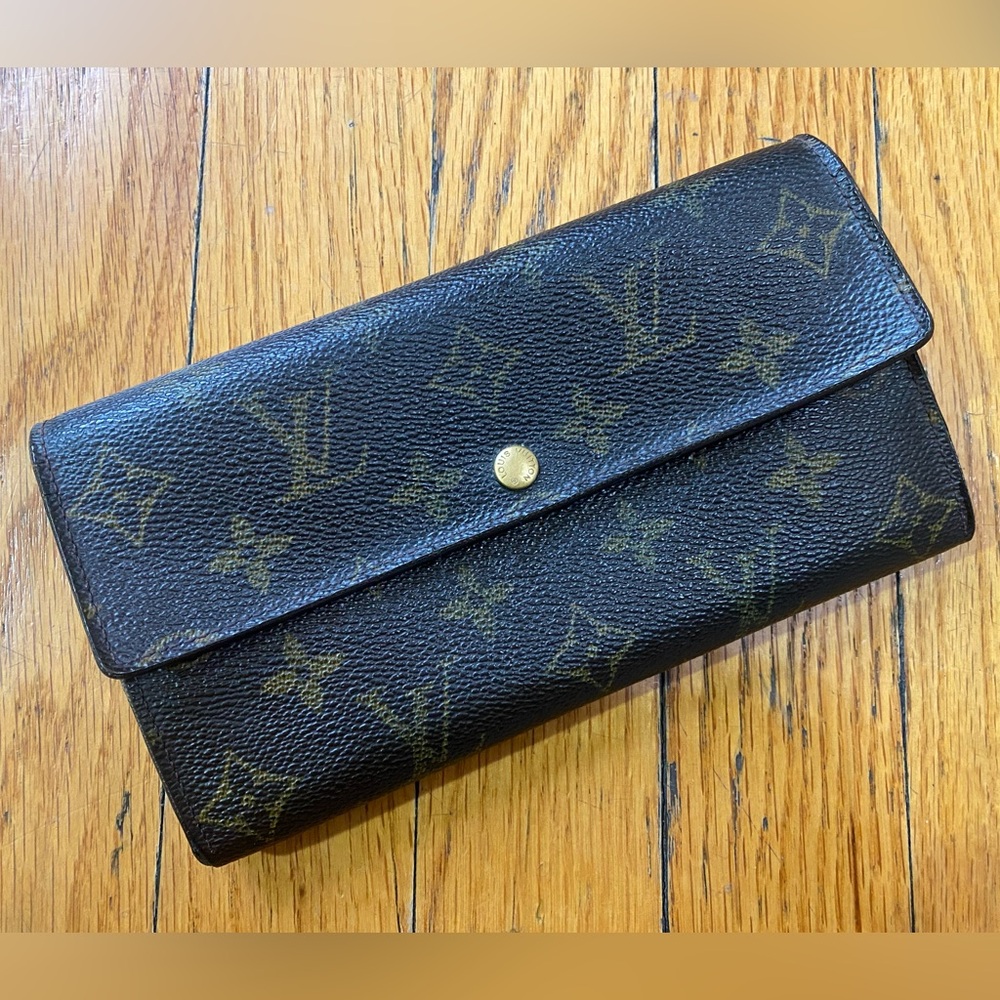 ⚜️LV: Monogram Sarah Wallet • Date Code: TH0021